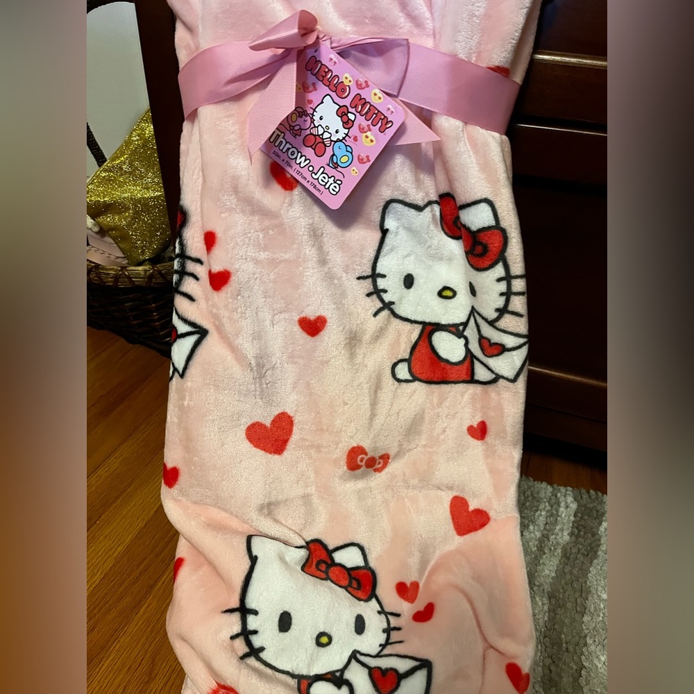 Hello Kitty heart blanket
